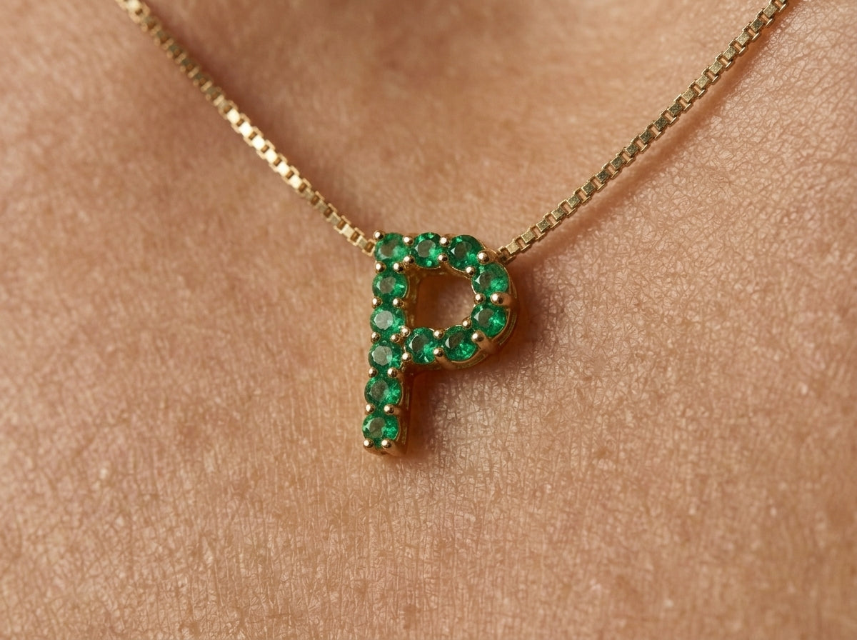 Cadena y dije letra 'P'