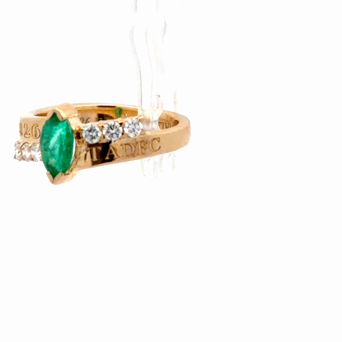 Anillo para grado oro esmeralda y diamantes