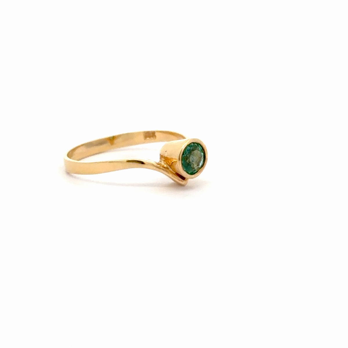 Anillo bisel adorno esmeralda