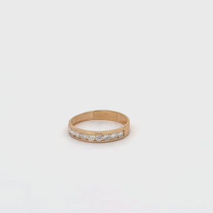 Argolla en carre con diamantes.